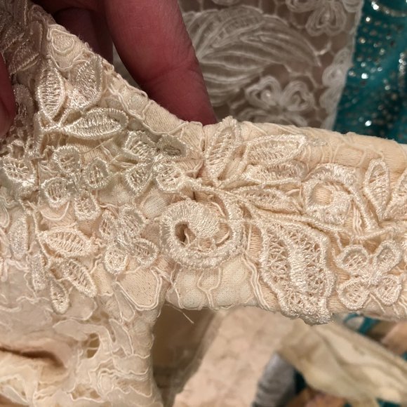 Off-shoulder, lined, lace maxi dress (cream-coloured) SOLD - Picture 5 of 11